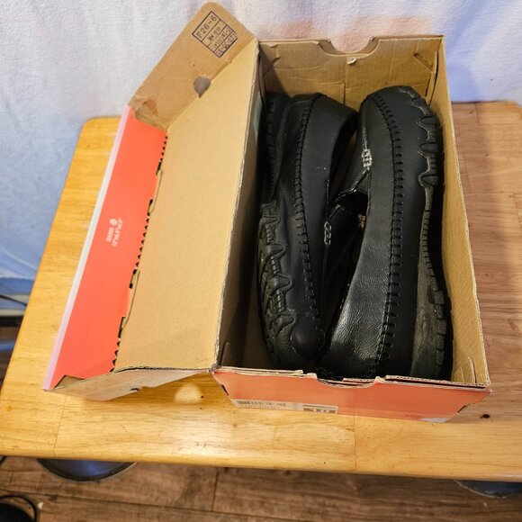 Women's Skechers Relaxed Fit with Memory Foam.  -- ITEM #1954 - Picture 6 of 8